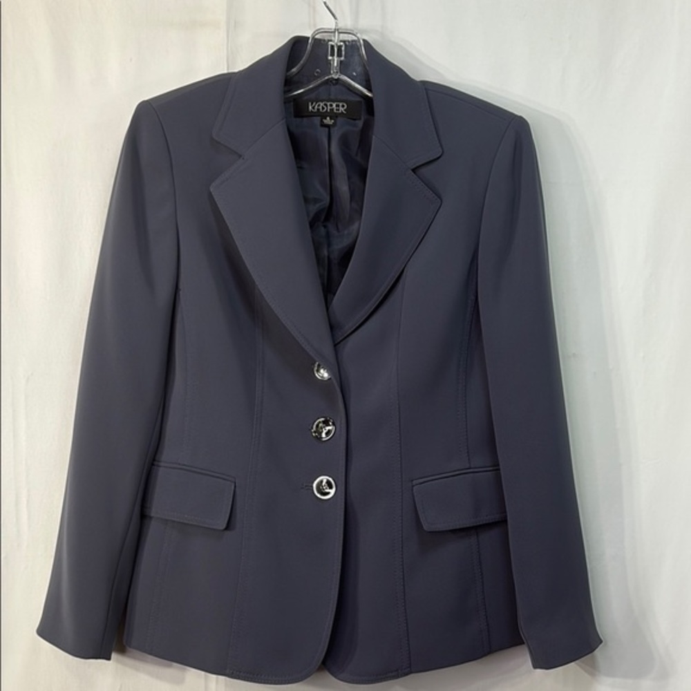 💥 Kasper navy three button notch collar fitted Blazer: